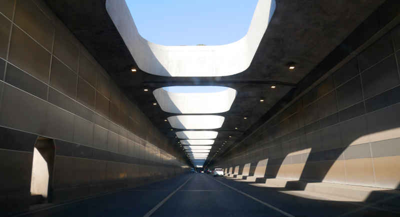 阳光隧道