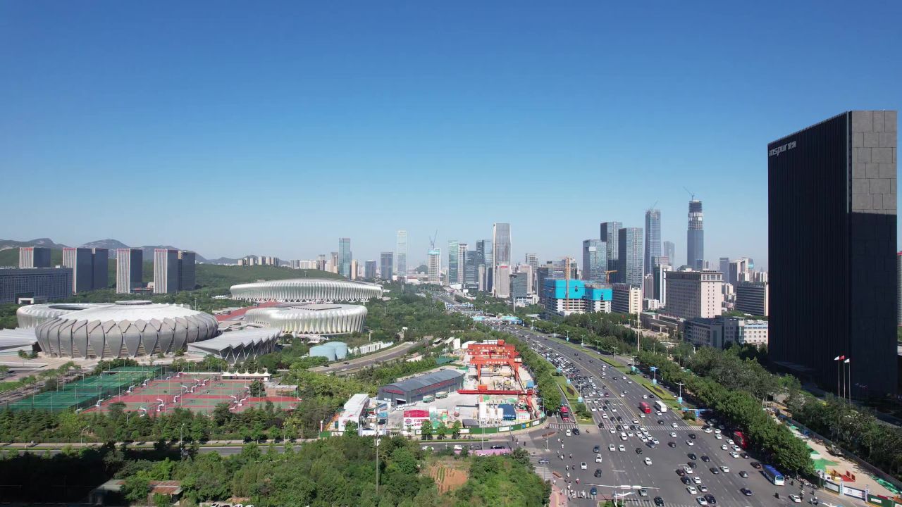 山东济南奥体中心经十路交通航拍  