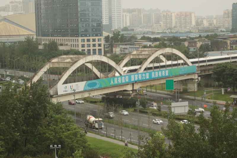 成都市东三环车轨夜景 39