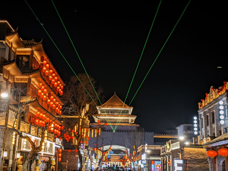 夜色中的古街