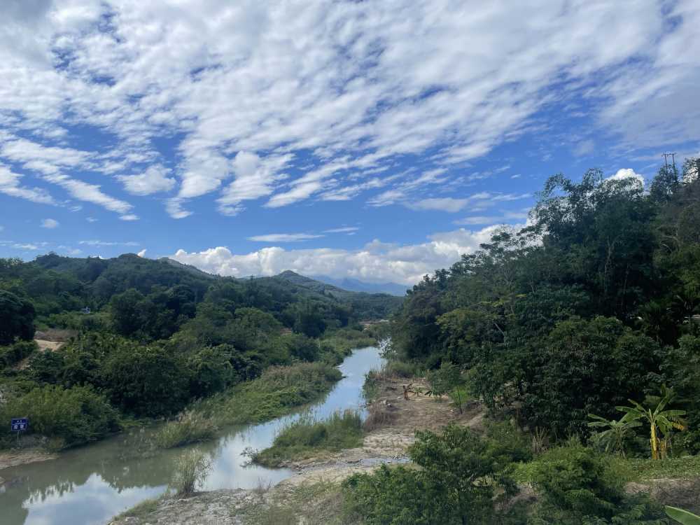 萬水千山總是情