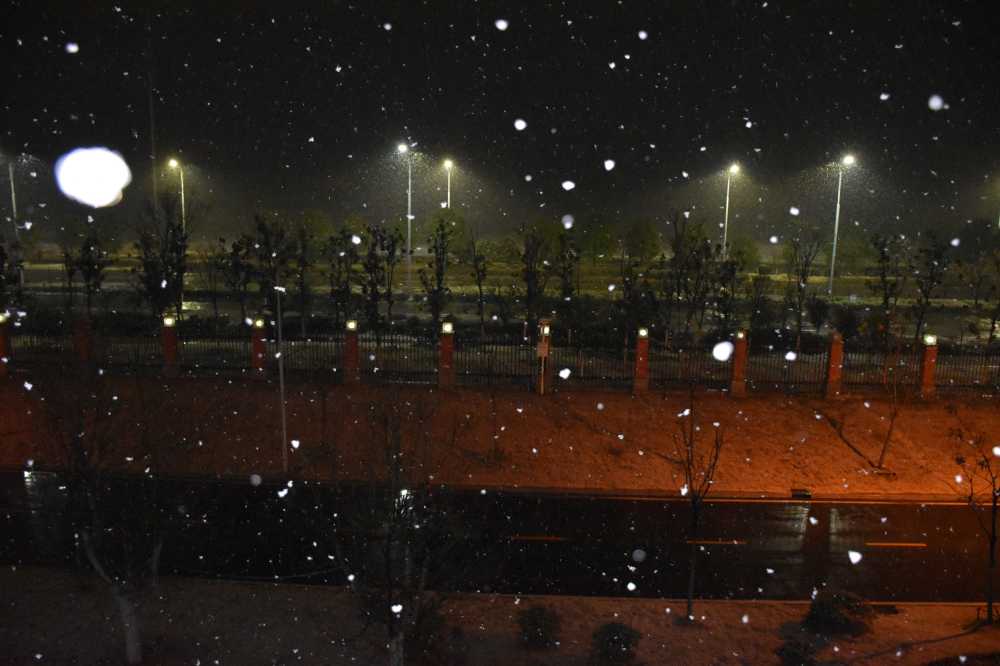 闪光灯拍雨