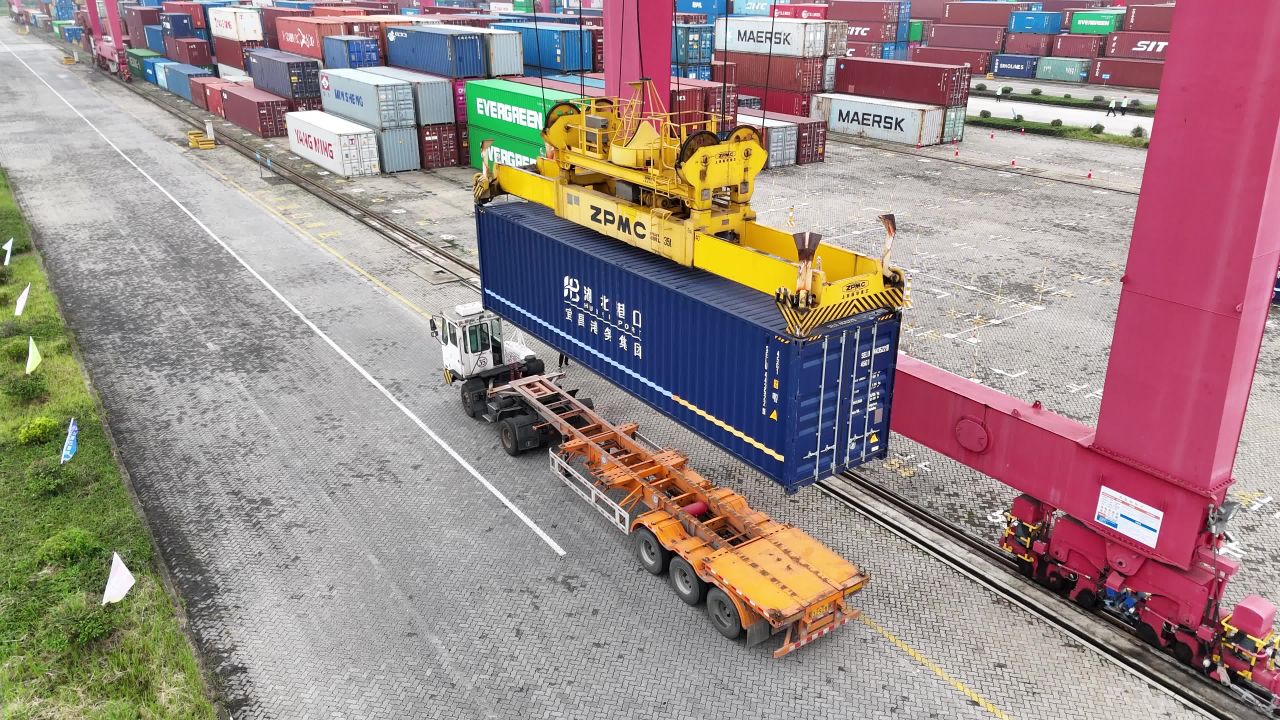 港口集装箱装卸作业