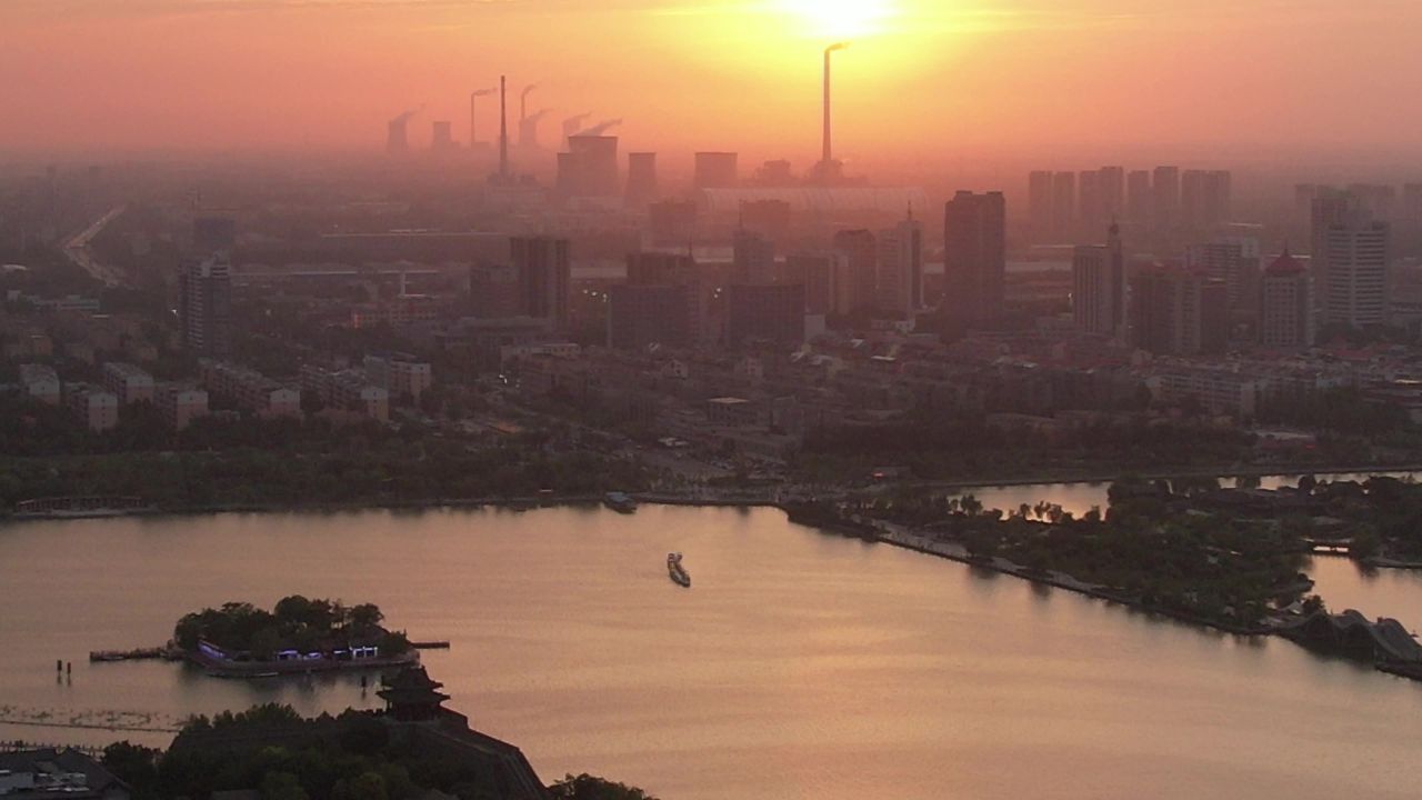 城市夕阳晚霞火烧云夜景降临山东聊城 