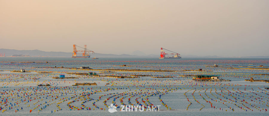 海上日落的海洋牧场
