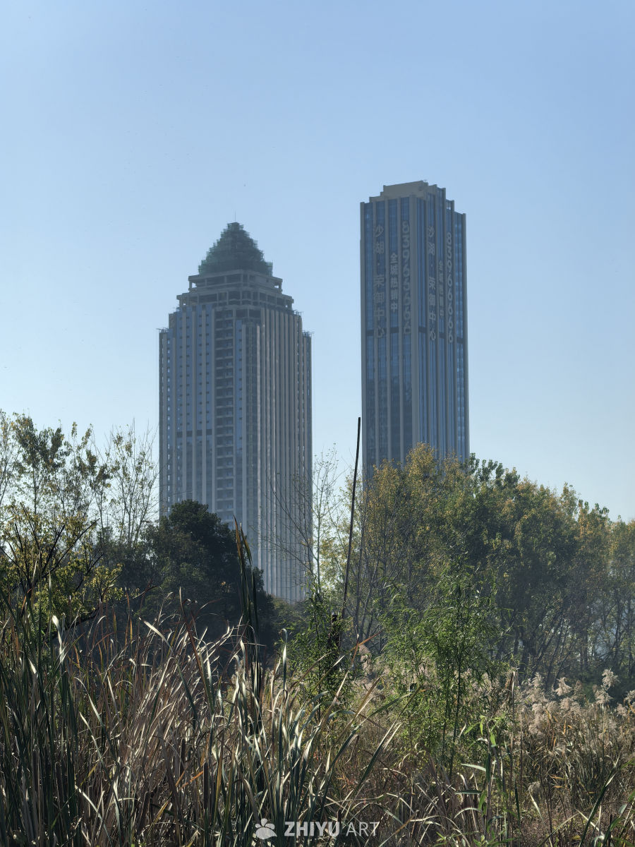 水静万佛湖，风微湖岸幽