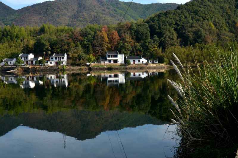 皖南川藏线 澄澈湖水 3