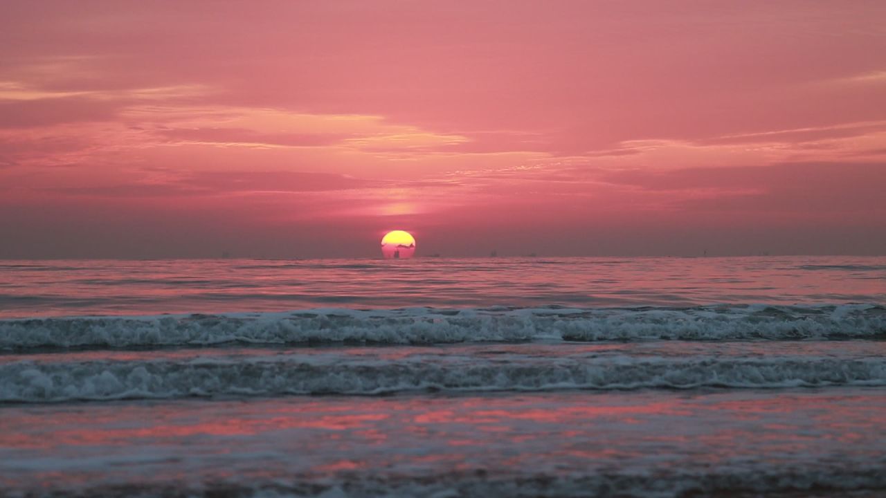 海上日出