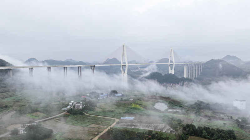 雾锁大桥