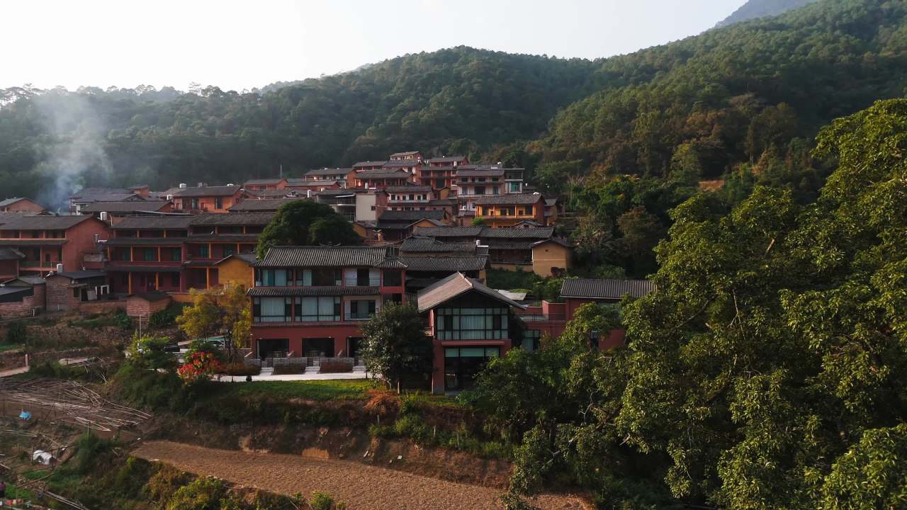 山间村落晨景