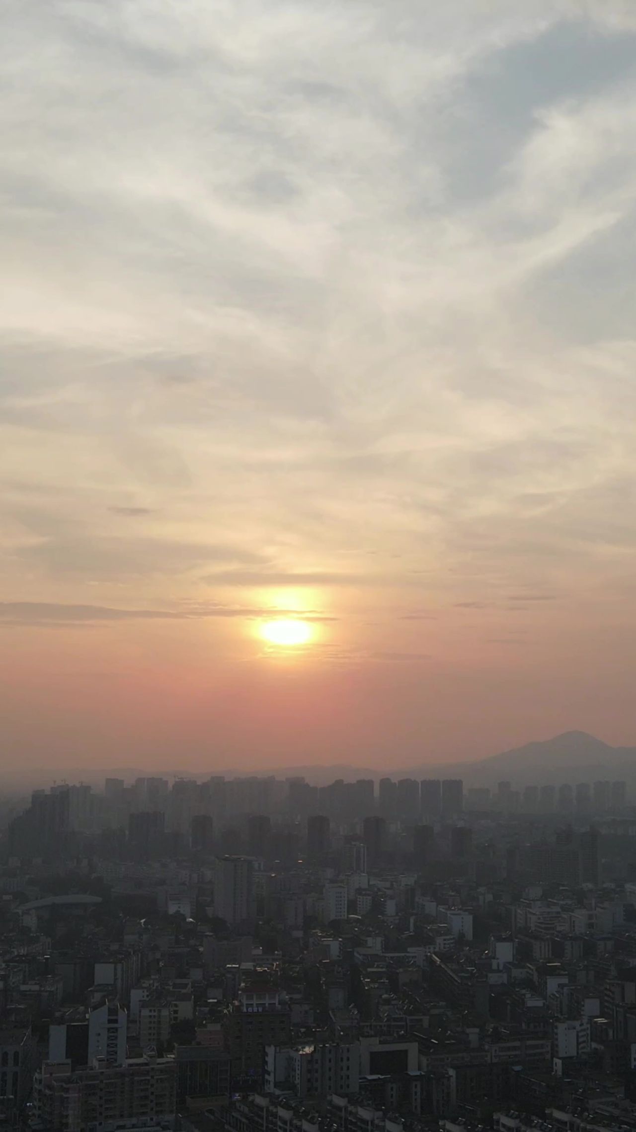 城市日落晚霞夕阳竖屏航拍