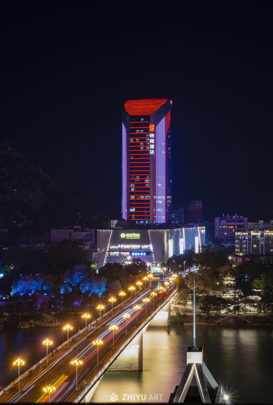 夜幕下的城市灯火