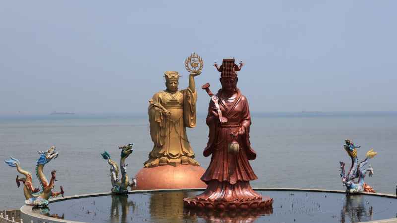 威海荣成成山头太阳神和妈祖雕像素材