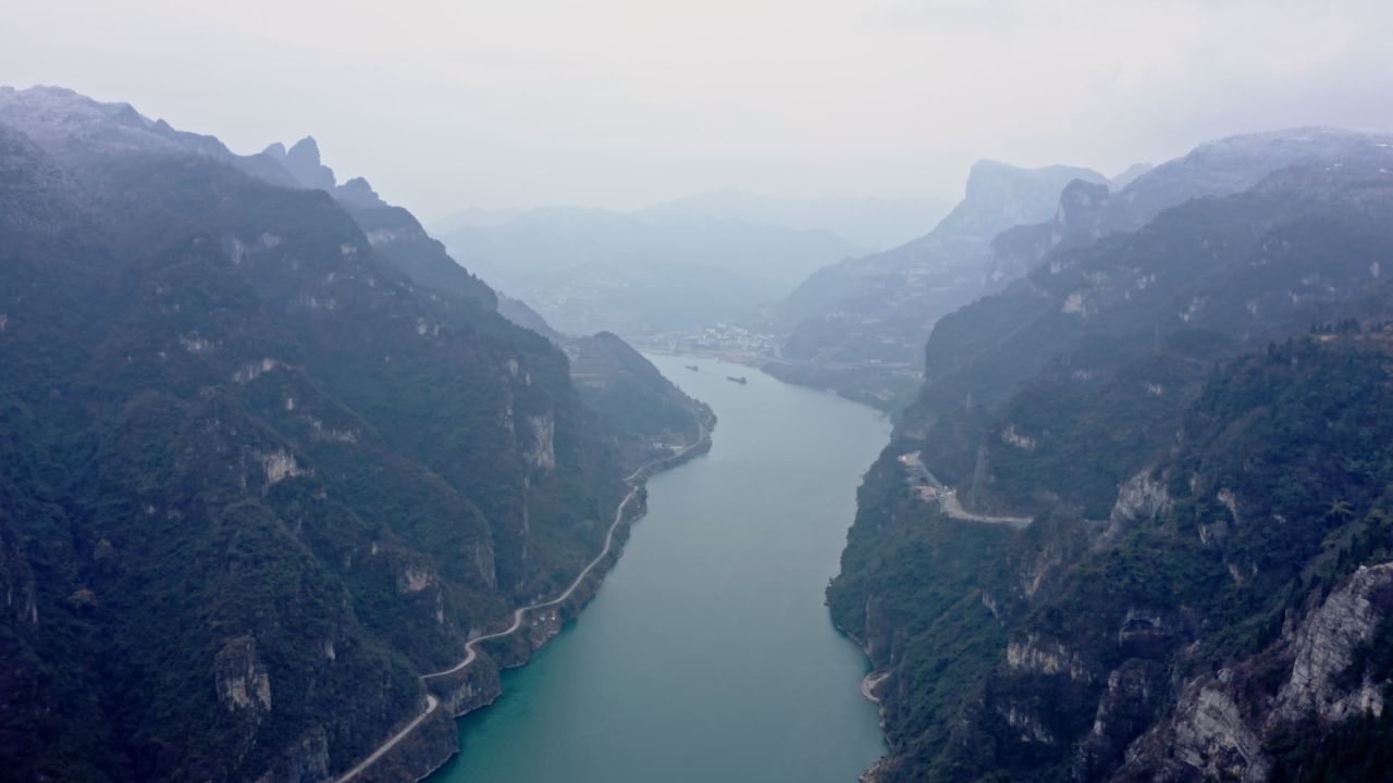 湖北宜昌长江西陵峡三游洞航拍视频