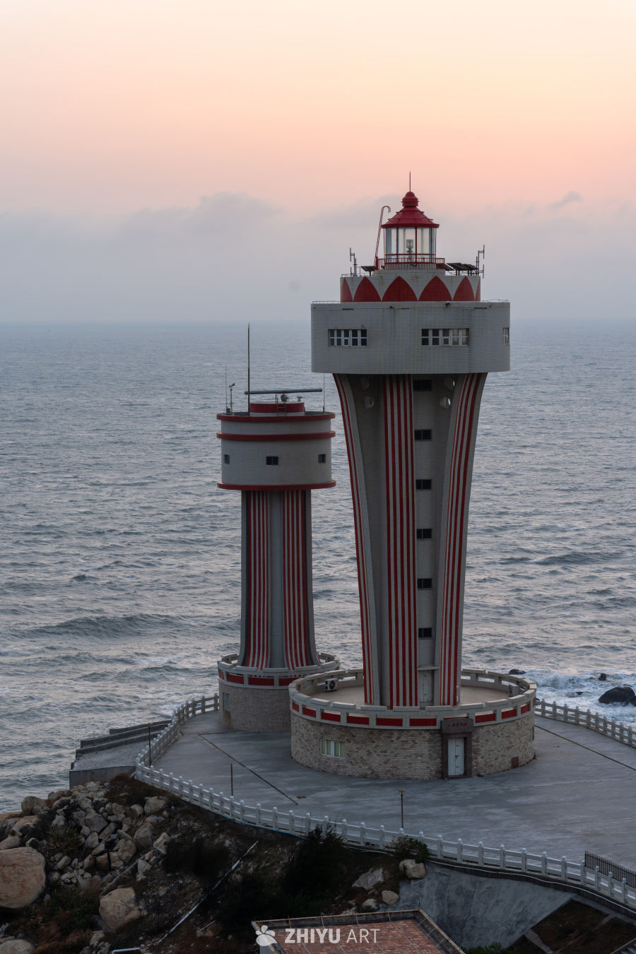 海岸灯塔黄昏美景