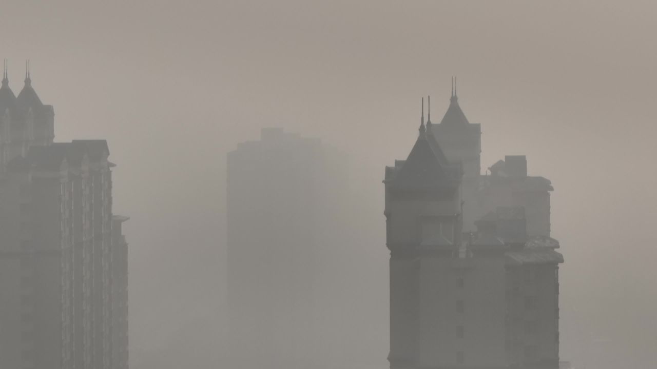 雾中高楼
