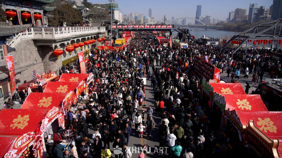 兰州黄河市集春节氛围浓厚 3