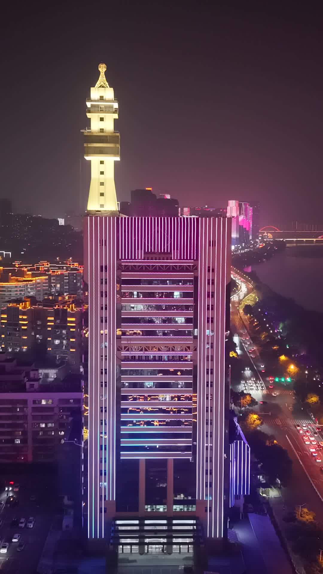 夜幕下的都市璀璨