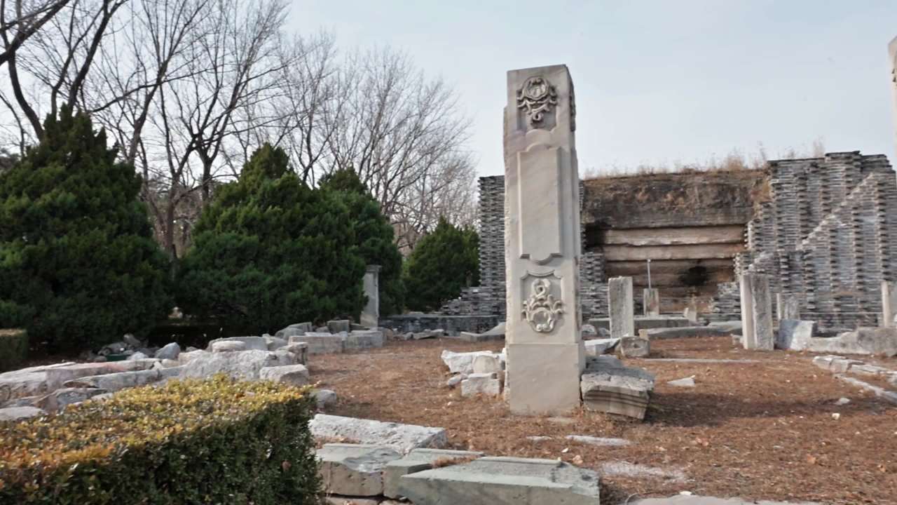 圆明园遗址——蓄水楼遗址残垣断壁