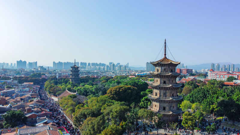 航拍福建泉州古城区建筑风光 6