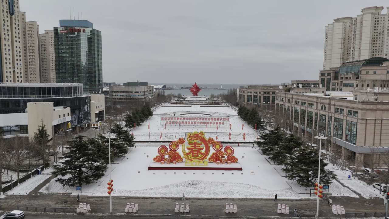青岛五四广场情人坝海边城市雪景航拍 9