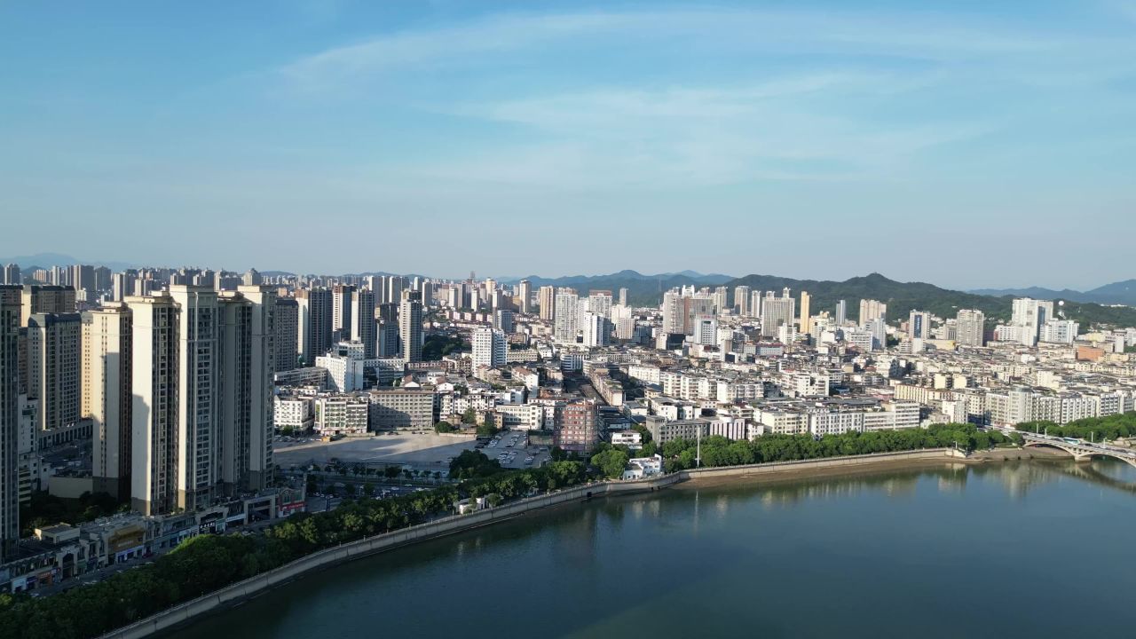航拍江西上饶大景城市天际线