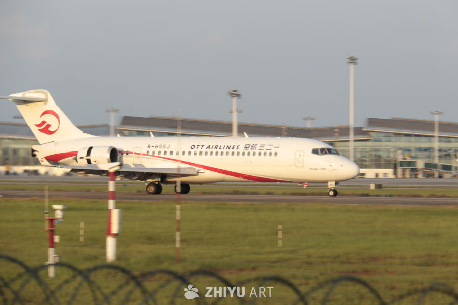 OTT Airlines ARJ21-700飞机起飞