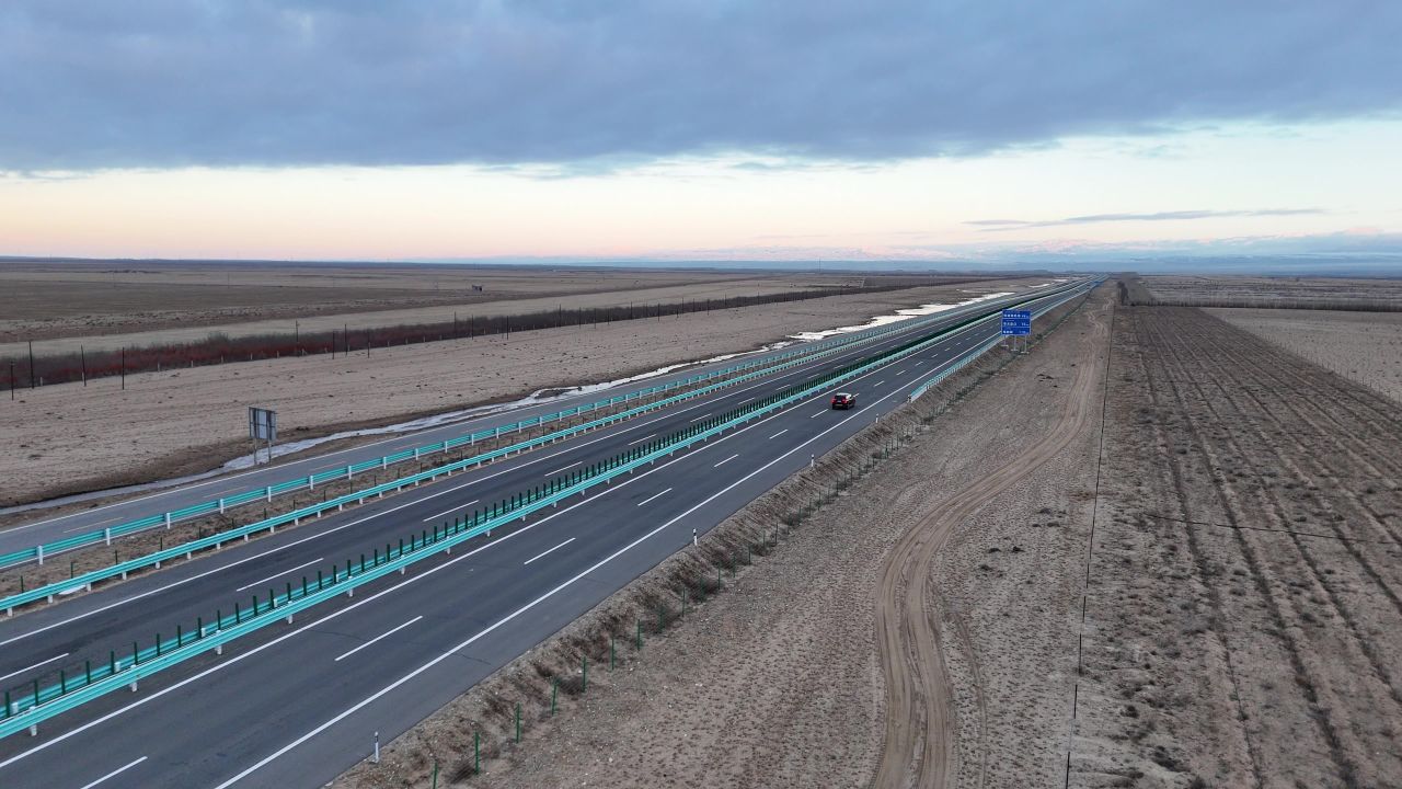 新疆S22高速公路 18