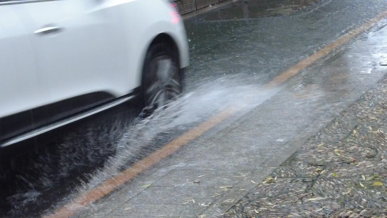 江苏苏州下雨素材实拍