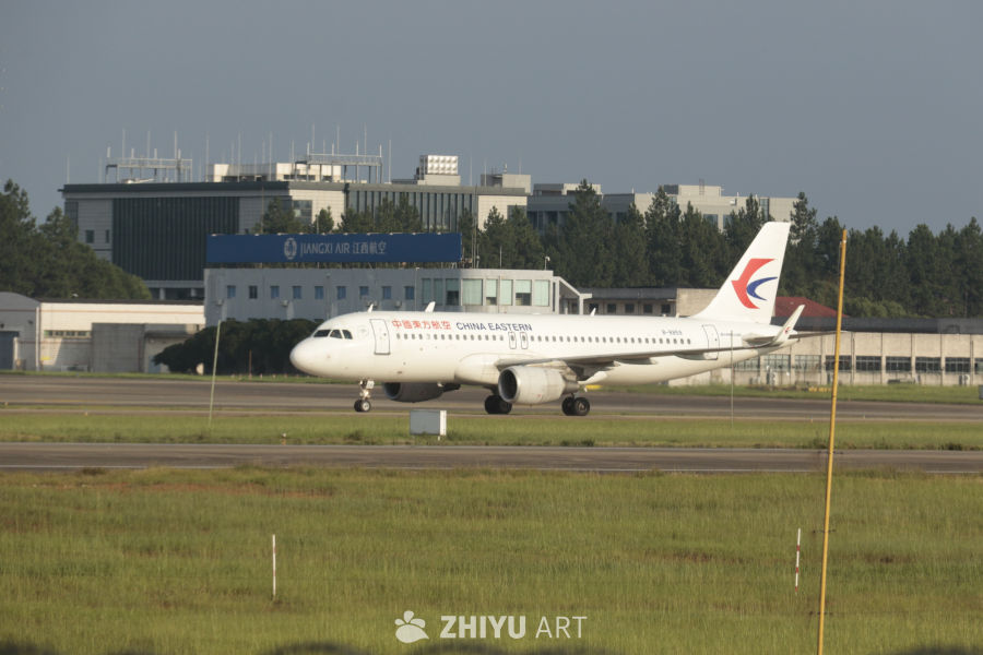 中国东方航空飞机准备起飞