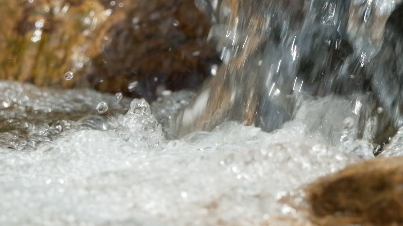 山泉水矿泉水潺潺小溪流水瀑布 22