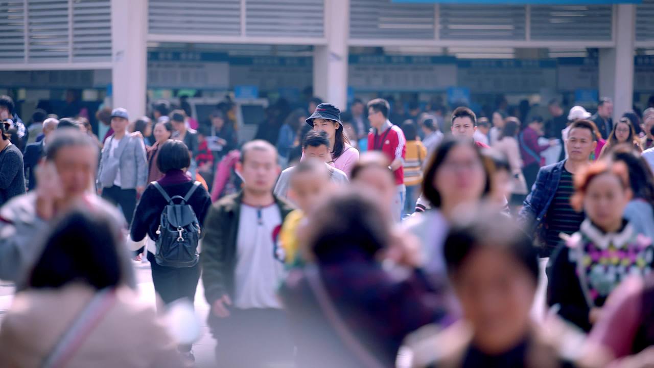医院前的人流
