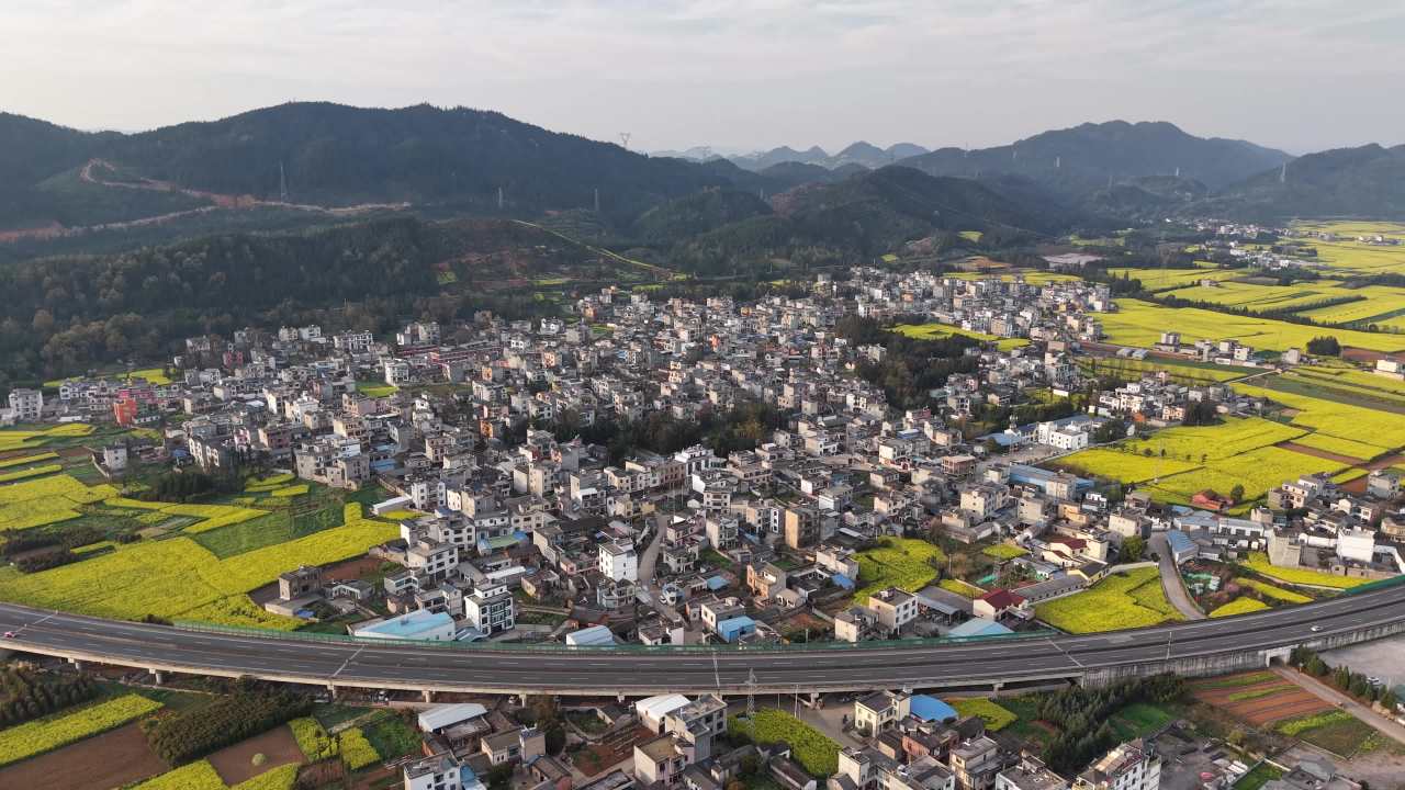 乡村小镇与自然风光