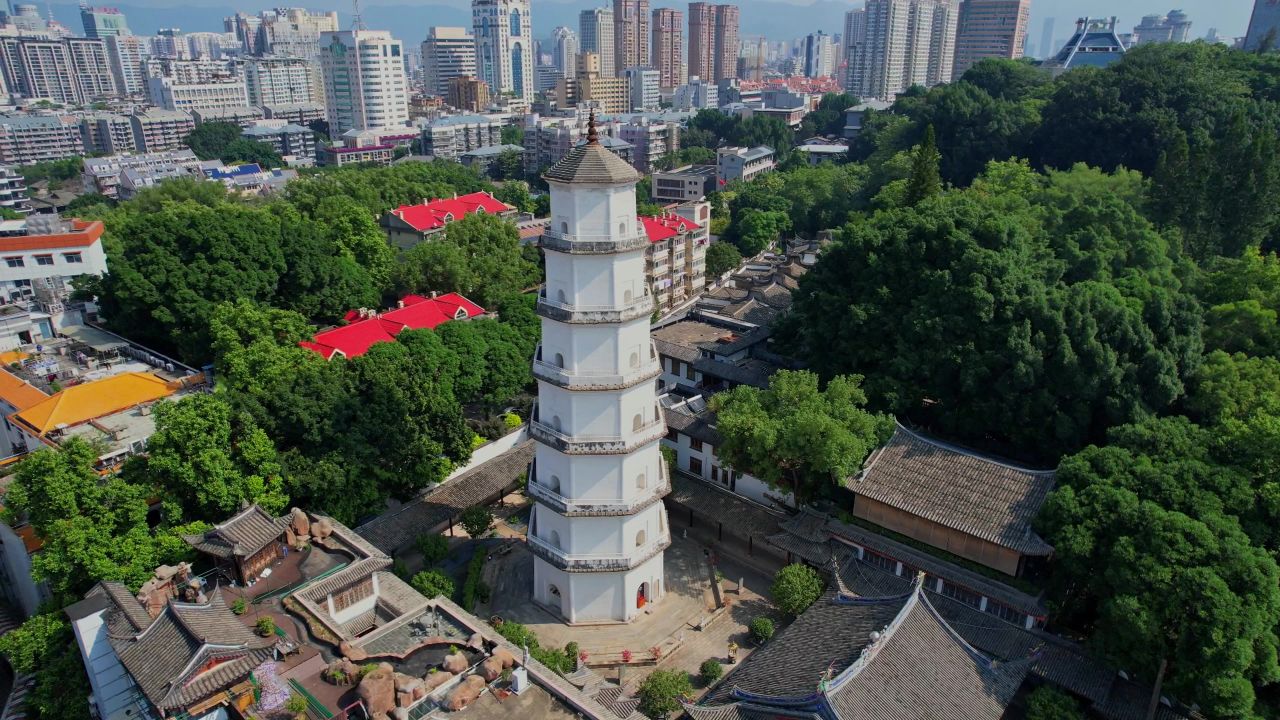 航拍福州定光寺景观