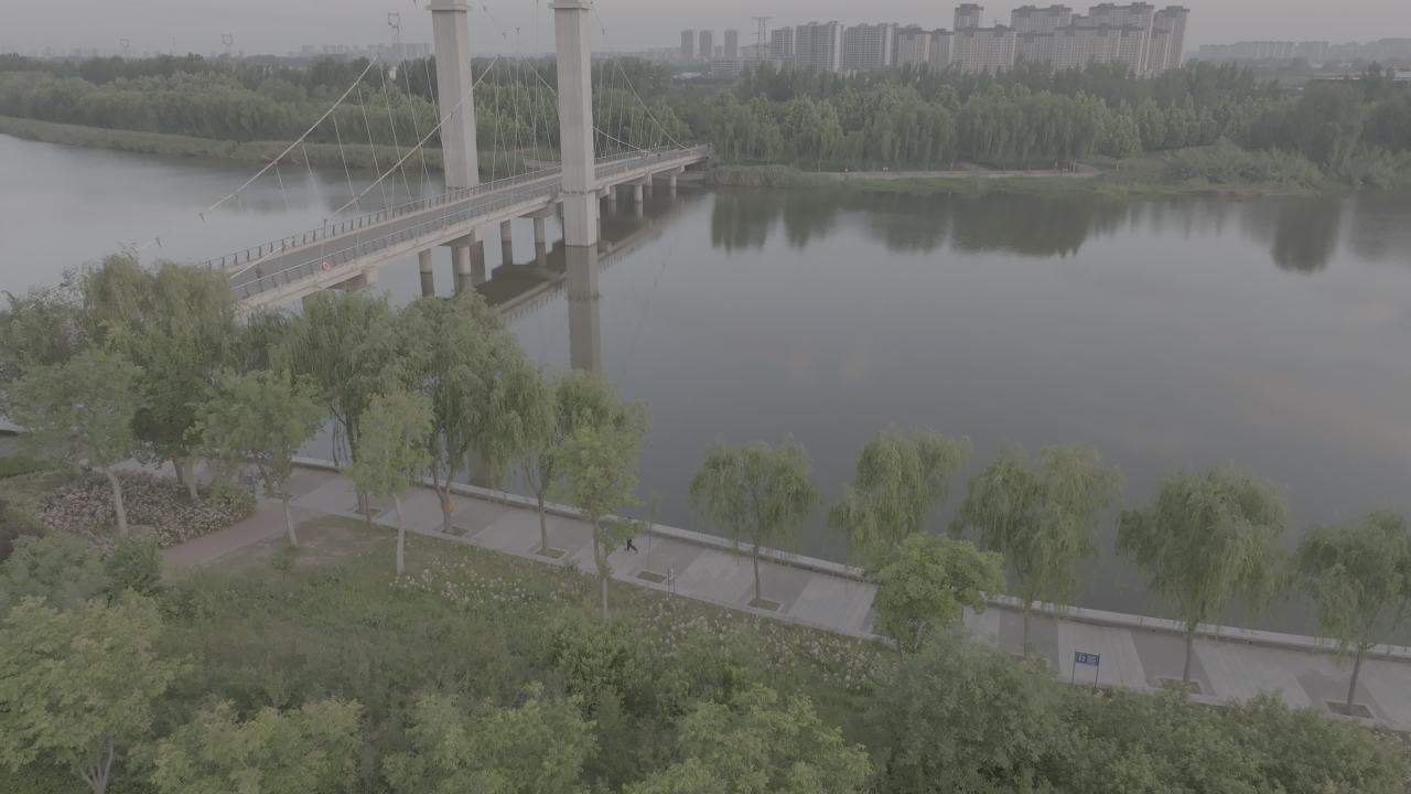 晨曦下的城市桥梁