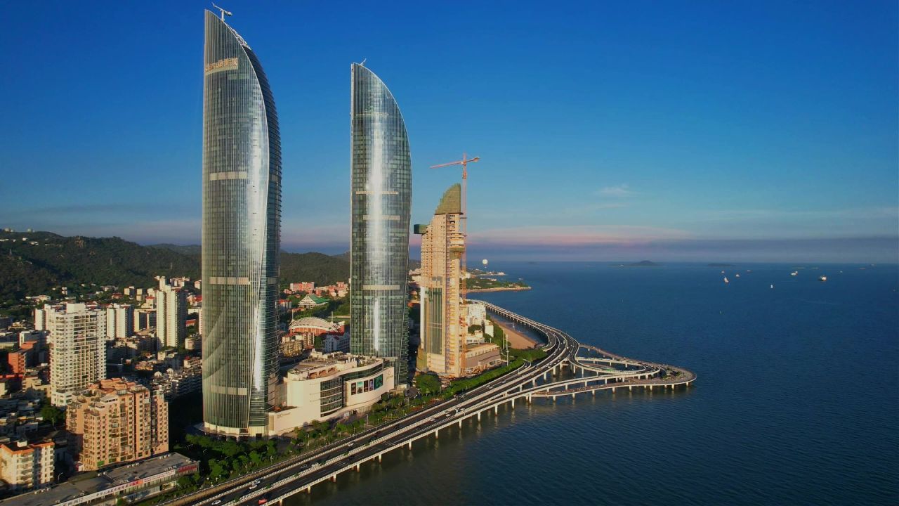 厦门航拍世贸海峡大厦景观