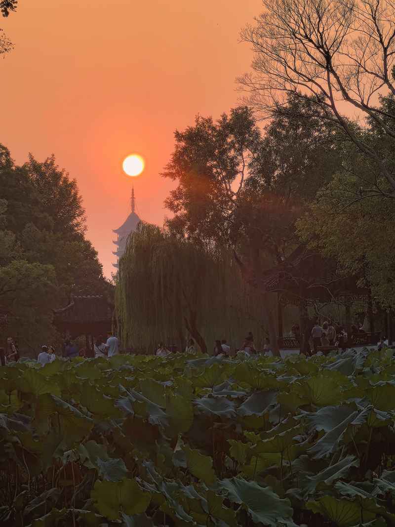 北寺塔悬日