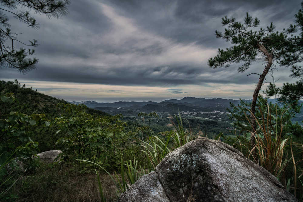 山青青兮欲雨
