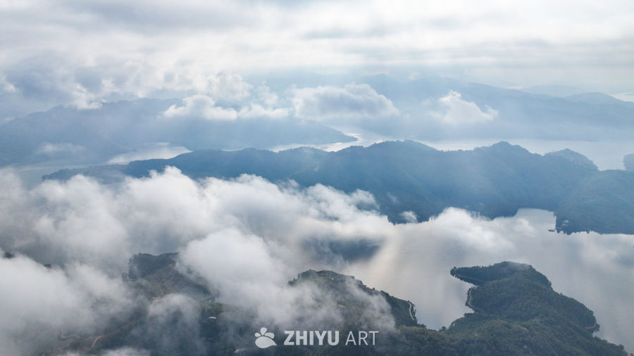 航拍云雾缭绕湖泊美景湖光山色自然风光 5