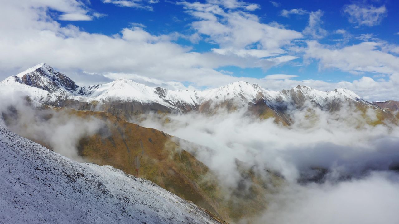 航拍西藏那曲比如县夏拉雪山风景