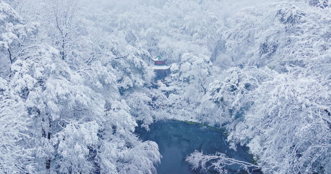 湖南长沙岳麓山爱晚亭雪景航拍 9
