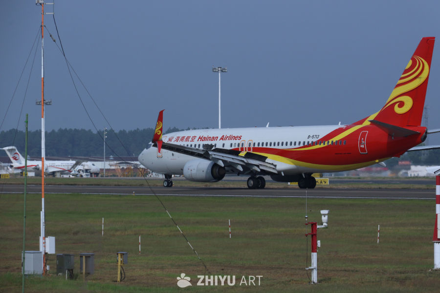海南航空飞机准备起飞