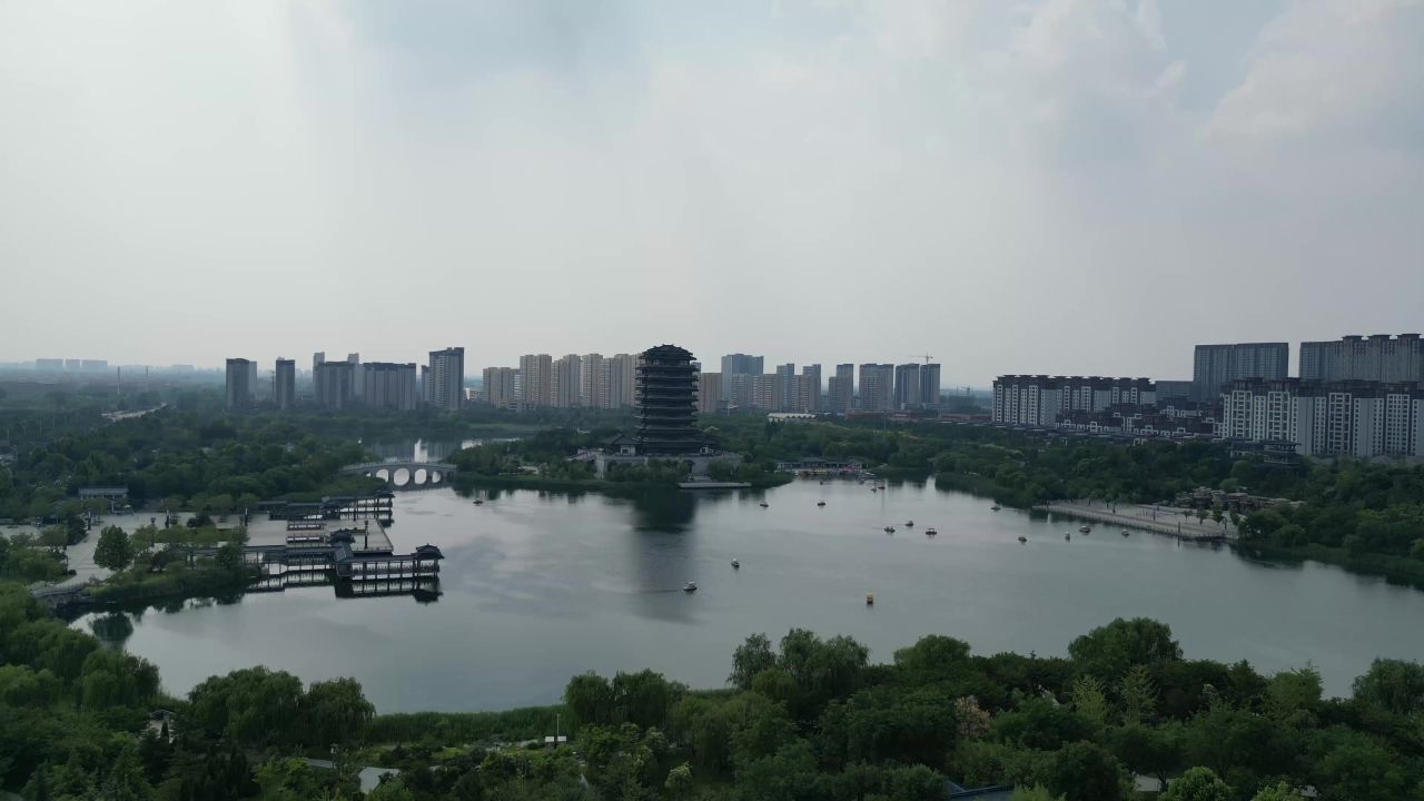 航拍山东淄博齐盛湖公园海岱楼
