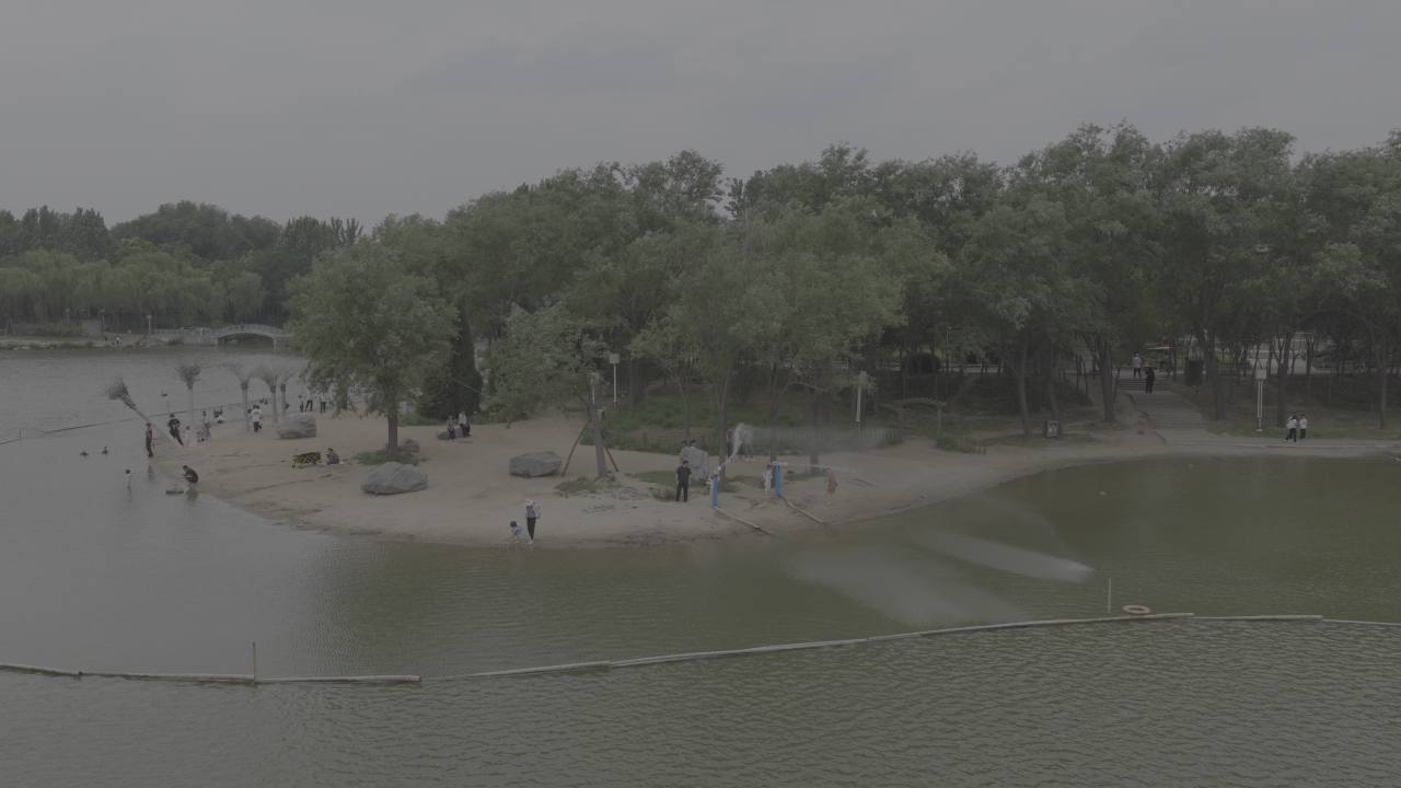 湖畔悠闲时光