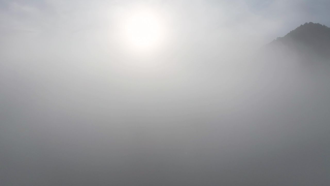 4k航拍穿云日出云海  穿云转场