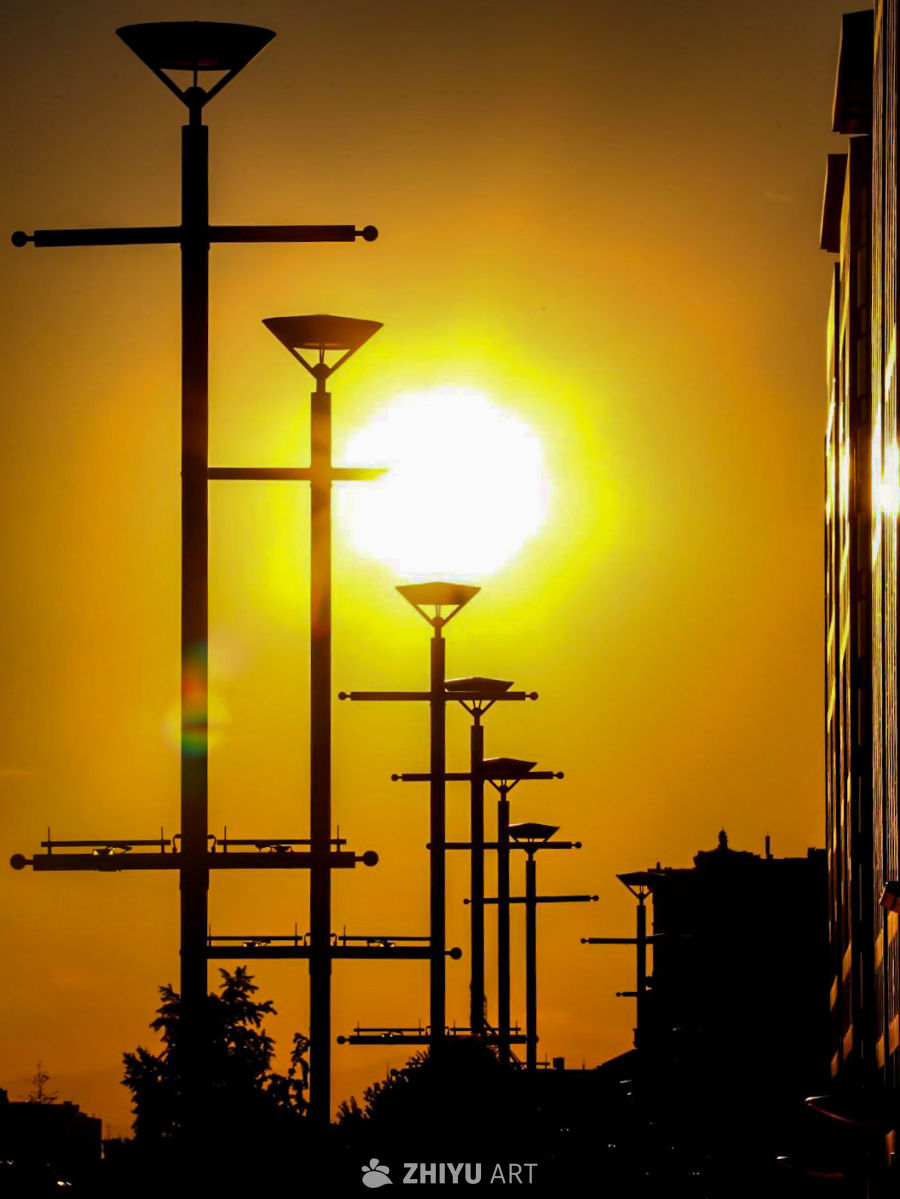 夕阳下的城市剪影