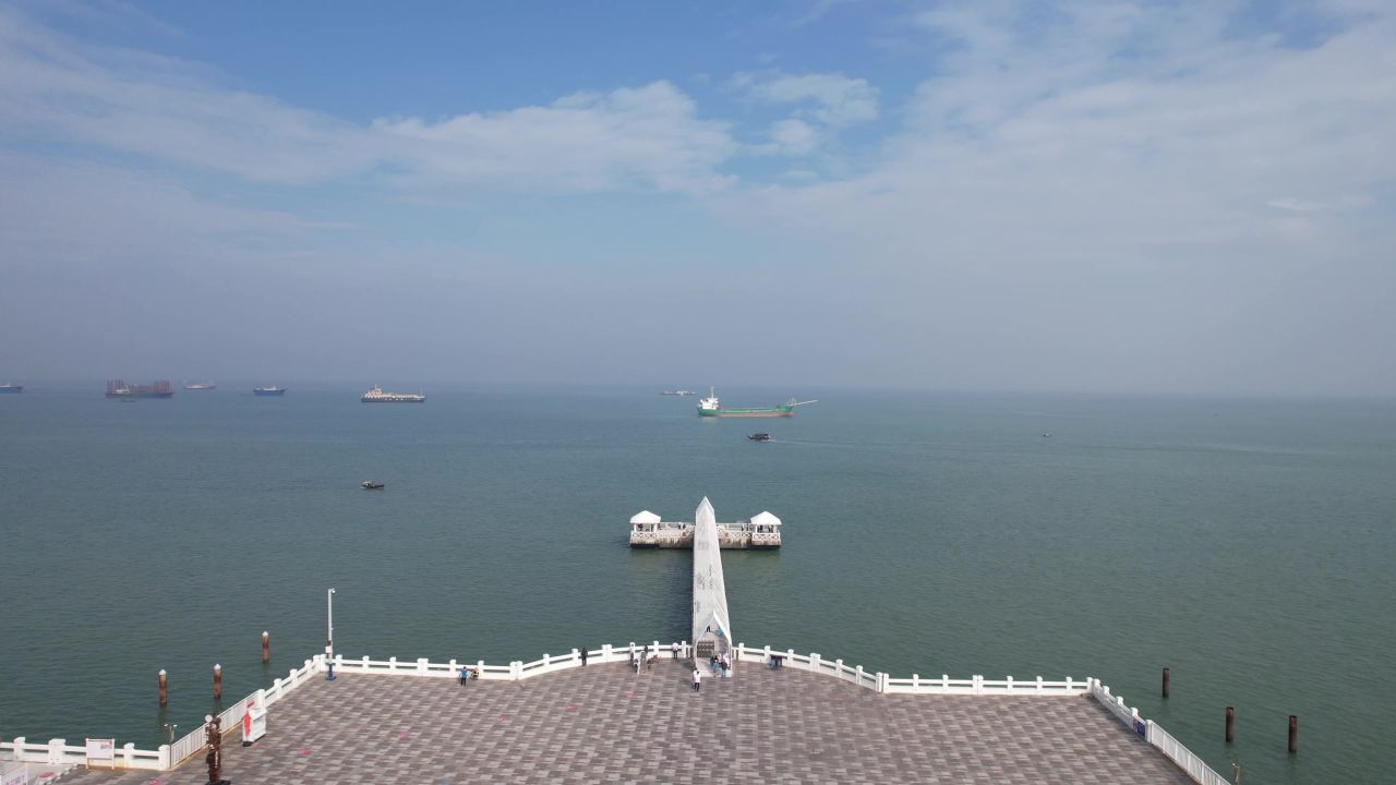  广西北海外沙岛海上观光平台航拍