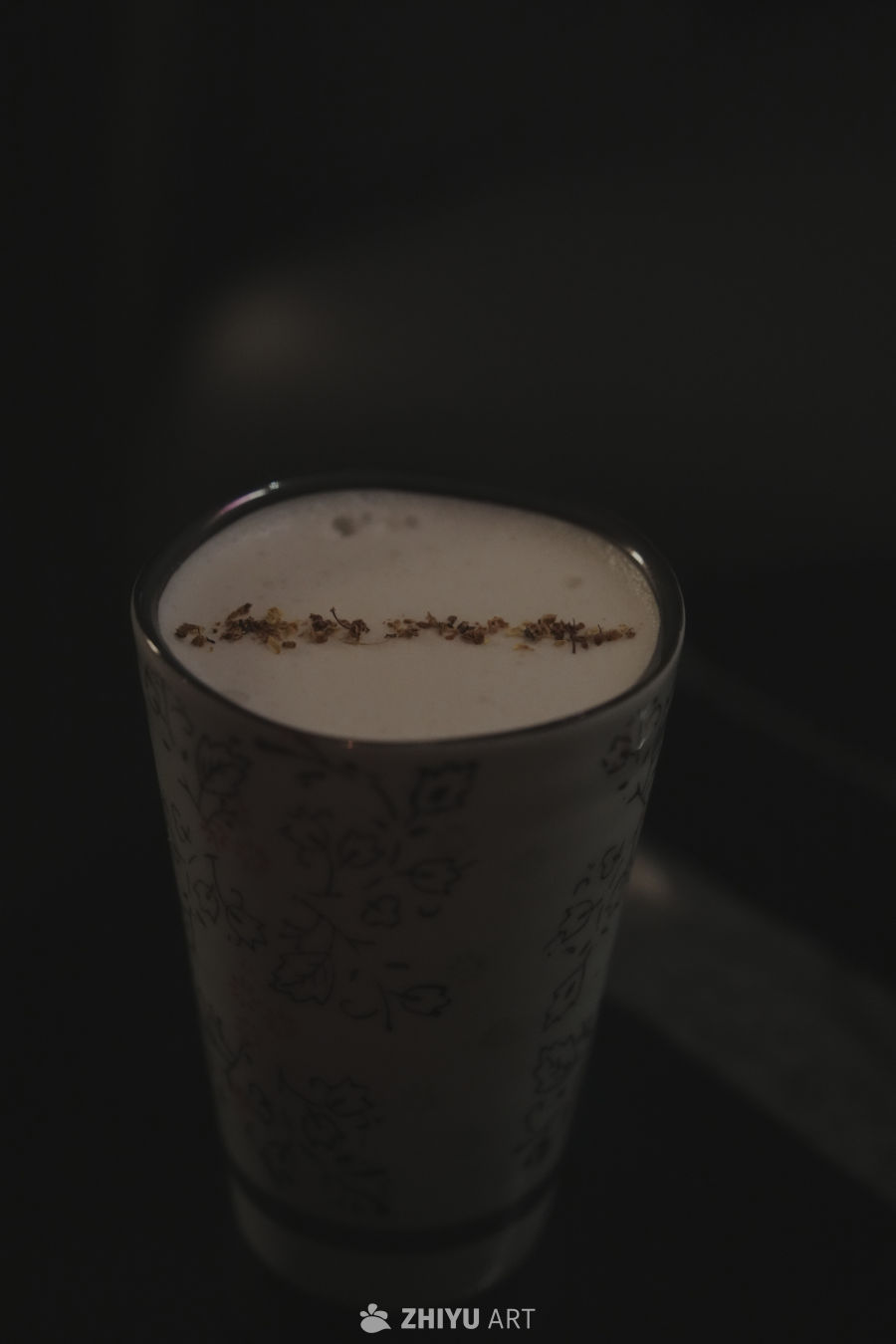 暗调饮品拉花特写