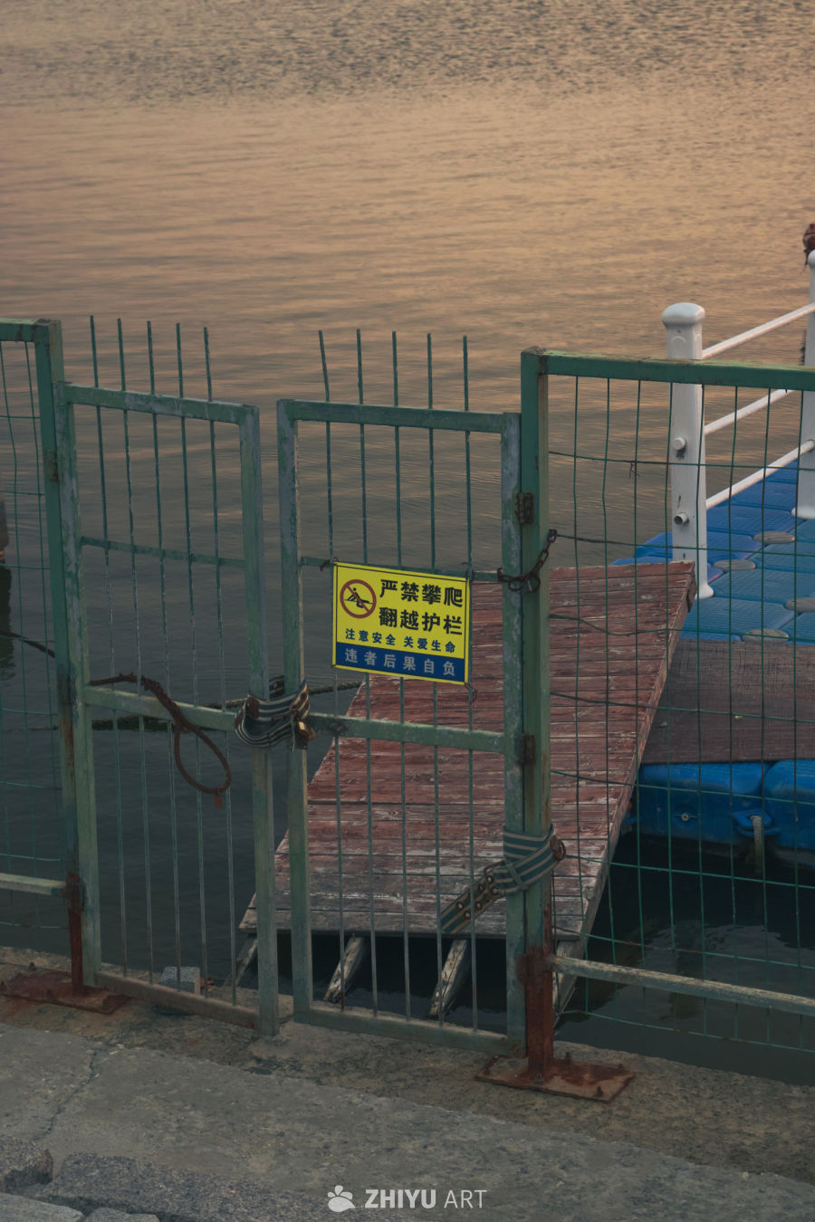 水域护栏警示牌