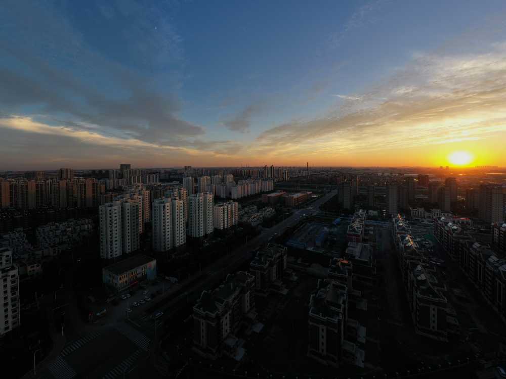 晚霞下的城市